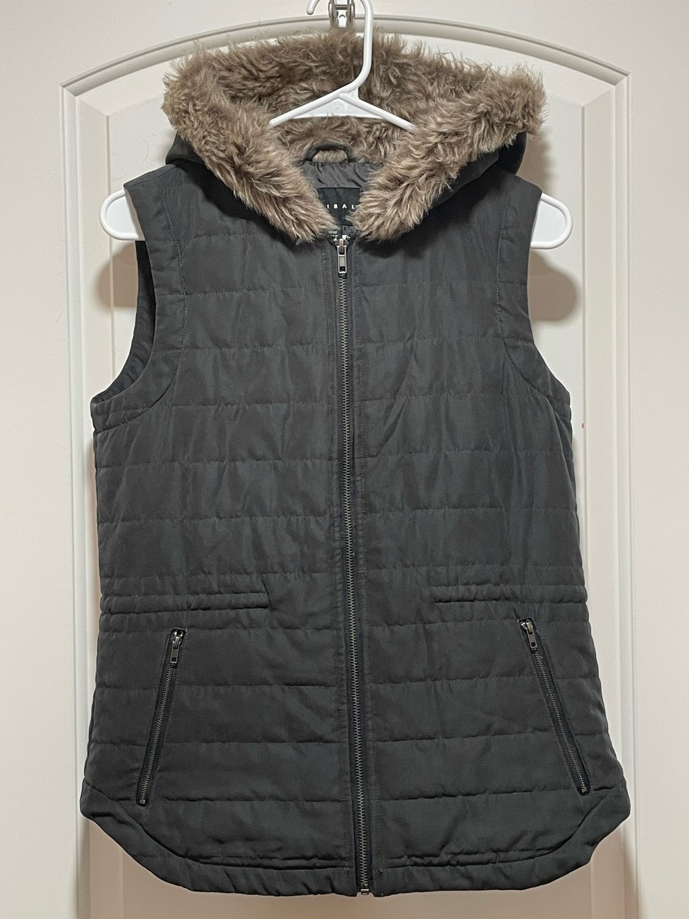 Tribal Faux Fir Trim Gray Hooded Full Zip Quilted Vest Sz Small Style 36300-2865
